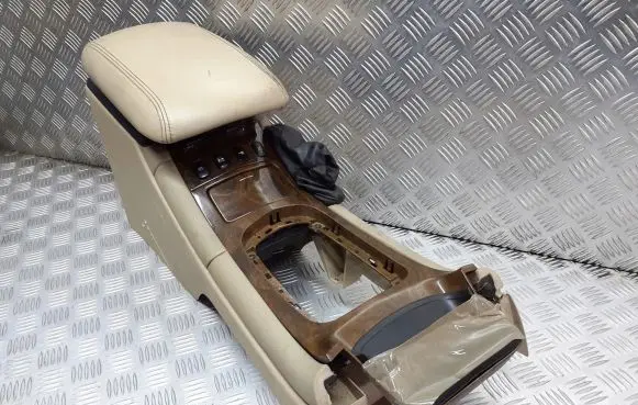 Peugeot 607 Armrest