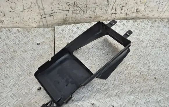 Ford Focus Intercooler air channel guide F1EB8121AB