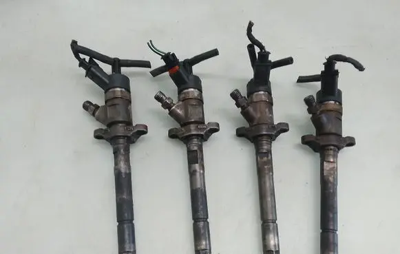 Fuel injectors set