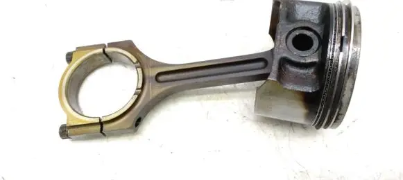 KIA Sportage Piston with connecting rod