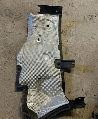 Jeep Grand Cherokee Heat shield in engine bay 
