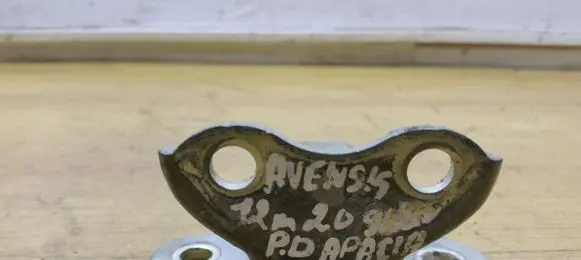 Toyota Avensis T270 Front door lower hinge 