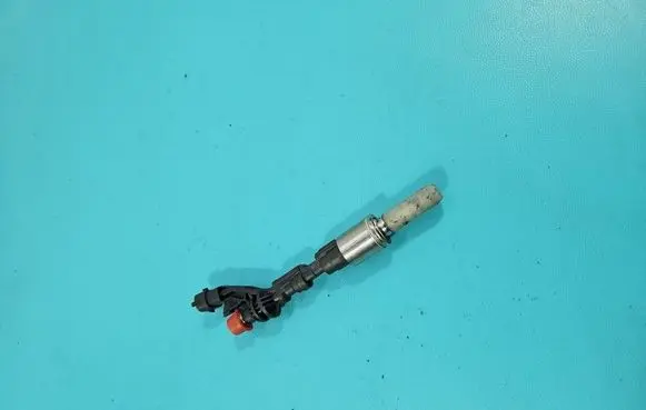 Volvo V40 Fuel injector 0261500337 IMPRK1525351