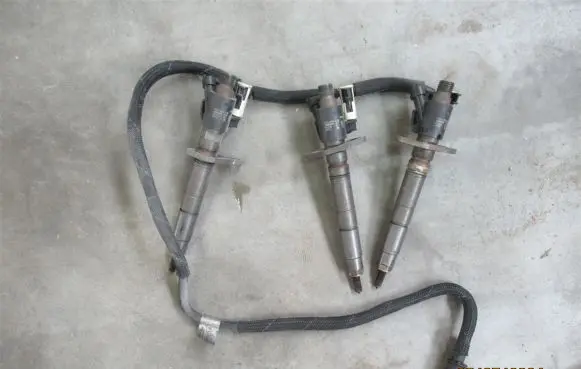 Jaguar XF X250 Fuel injector 4R8Q6K770AB