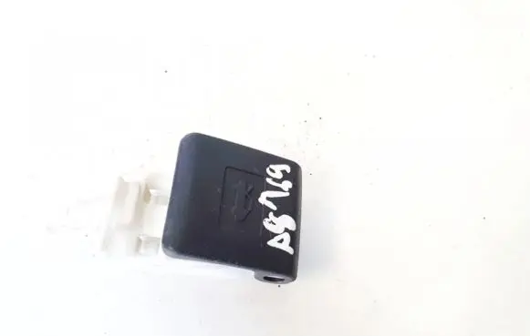 Toyota Yaris Fuel tank opening switch 