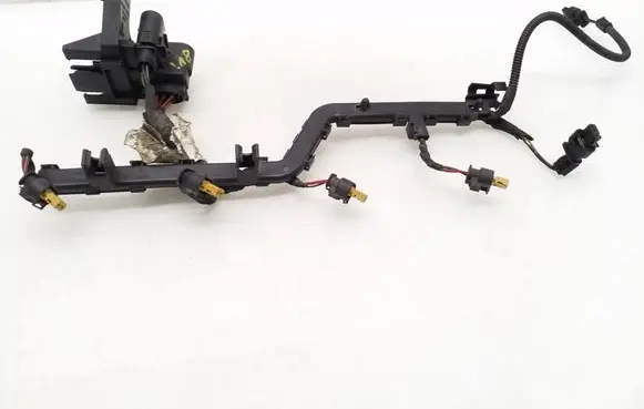 Volkswagen PASSAT B6 Fuel injector wires 06J971082