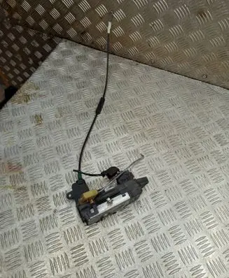 Opel Astra H Front door lock 13128111