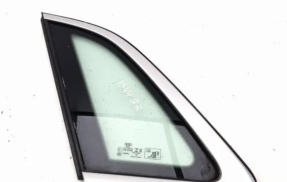 Audi Q3 F3 Rear side window
