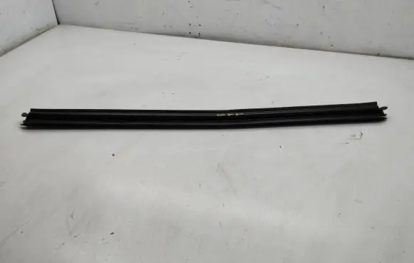 Seat Alhambra (Mk2) Rubber seal front door window/glass 7N0837479