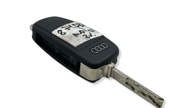 Audi Q2 - Ignition key/card 
