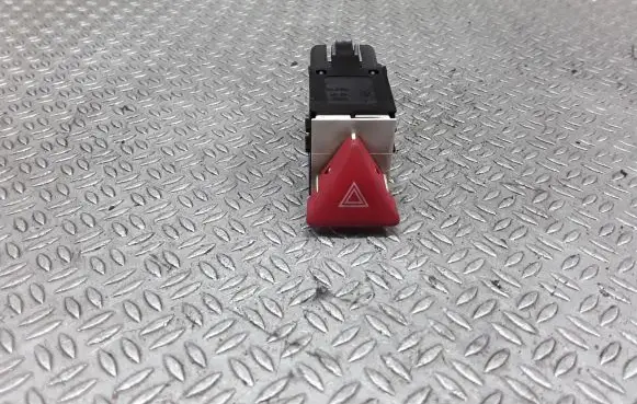 Volkswagen PASSAT B6 Hazard light switch 3C0953509