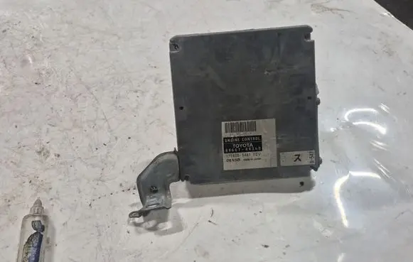 Toyota Avensis Verso Engine control unit/module 8966144360 1758005461