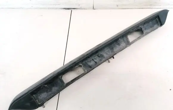 Trunk door license plate light bar