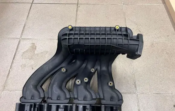 Mercedes-Benz C W203 Intake manifold A61109037