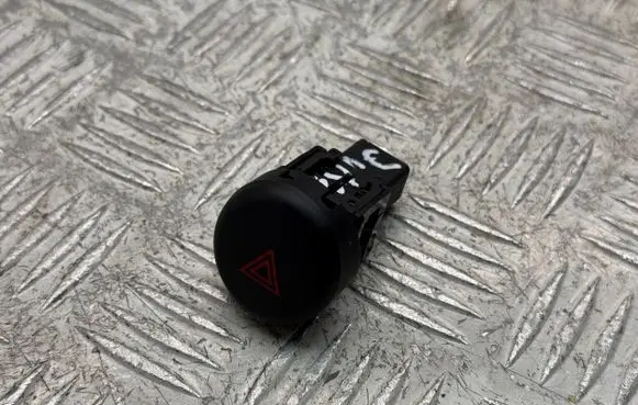 Nissan Juke I F15 Hazard light switch 25290BA60A S31471