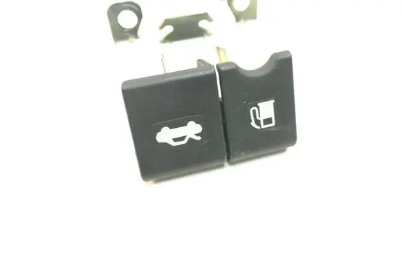 Nissan Qashqai Fuel tank opening switch 