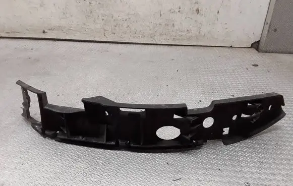 Front bumper mounting bracket
