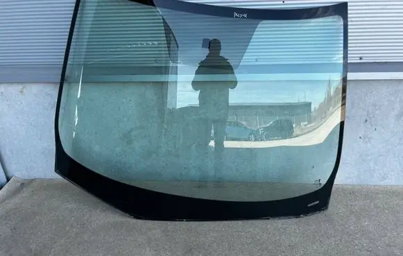 Nissan Pulsar Front windscreen/windshield window 