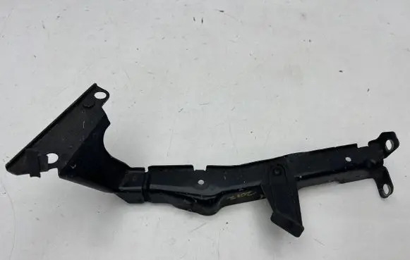 Audi A4 S4 B8 8K Fender mounting bracket 8K0821135C