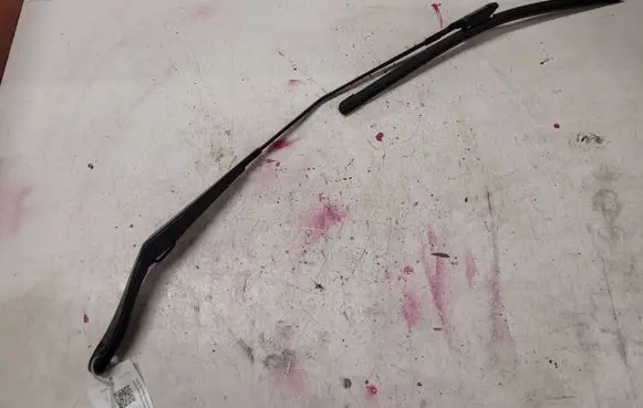 Volvo V40 Front wiper blade arm 31276060