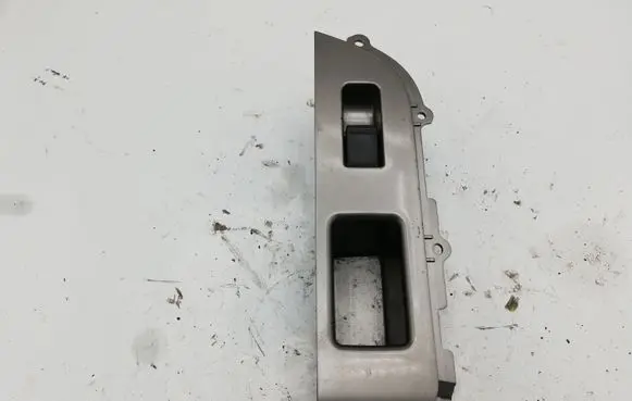 Nissan X-Trail T30 Electric window control switch 80961
