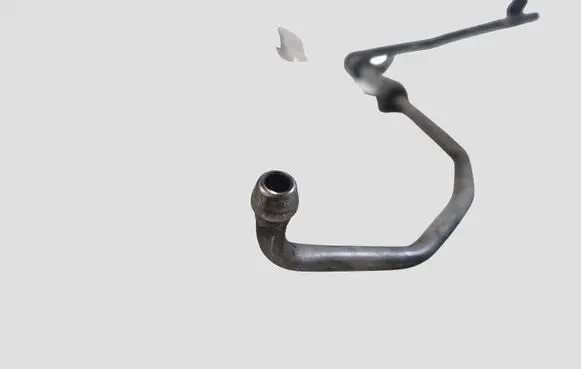 Volkswagen PASSAT B6 Fuel injector supply line/pipe