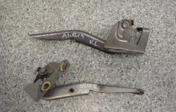 Toyota Auris 150 Engine bonnet/hood hinges
