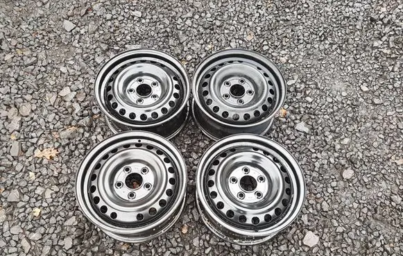 Hyundai i30 R15 steel rim 