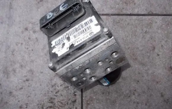 Volkswagen PASSAT B6 ABS Pump 3C0614109AE