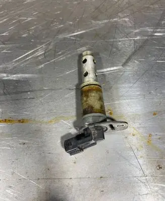 BMW 3 E90 E91 Camshaft vanos timing valve 7516293
