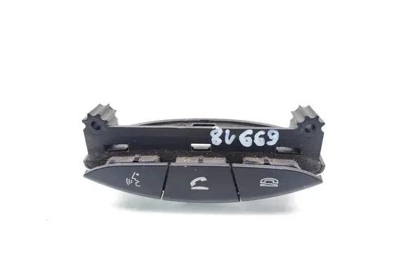 Mitsubishi Pajero Steering wheel buttons/switches 8750A247 C68219XA