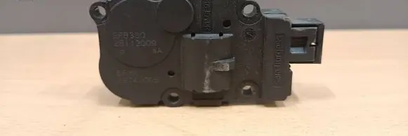 Mercedes-Benz C W204 Air flap motor/actuator EFB330 26112009 K9749005