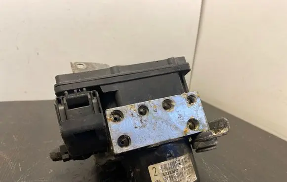 Volvo XC70 ABS Pump 30714952 330553 00132204045930