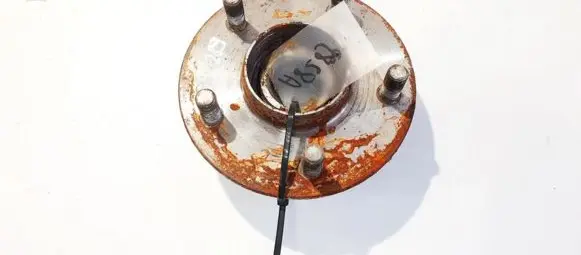 Nissan Almera Tino Rear wheel hub