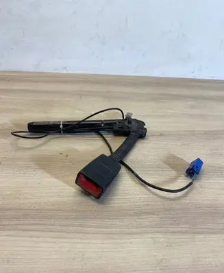 Mazda 3 I Front seatbelt buckle G5548a