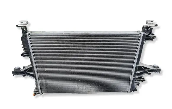 Volvo XC70 Coolant radiator 876118U 30681493 08081076