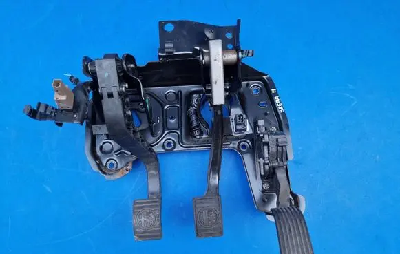 Alfa Romeo Brera Pedal assembly 50500374 60695128 0050500374