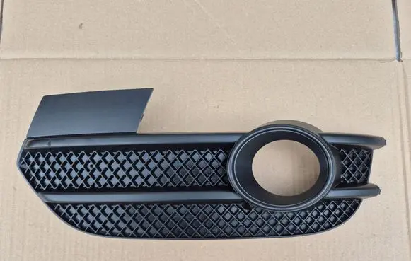 Audi Q3 8U Front bumper lower grill 8U0807681A
