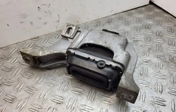 Mini One - Cooper Coupe R56 Engine mount bracket 6779805