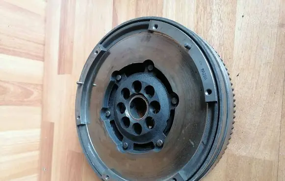 Mazda 6 Flywheel R2A116610A 081006020386