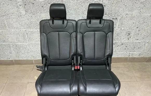 Jeep Grand Cherokee WL Third row seats 