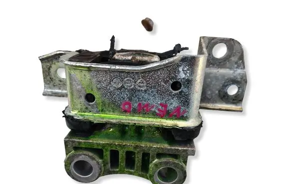 Citroen Nemo Engine mounting bracket 