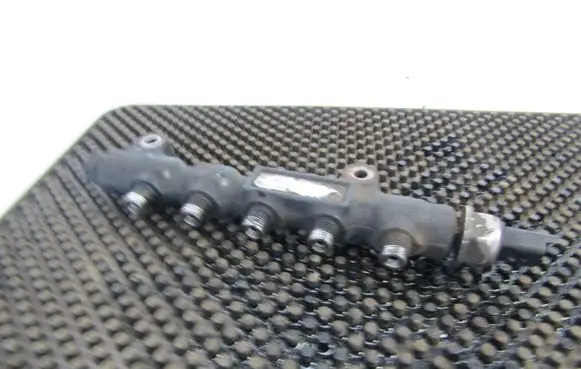 Peugeot 206 CC Fuel main line pipe 