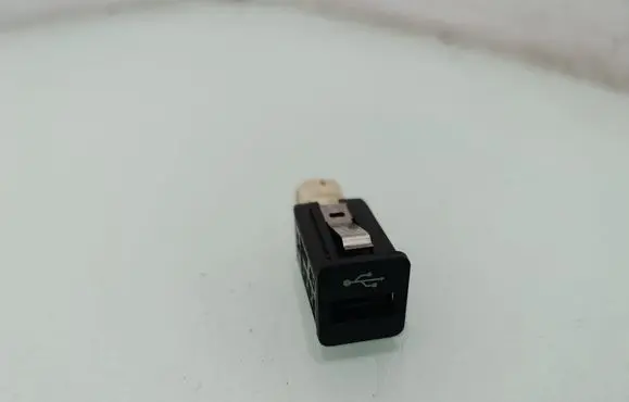 BMW 7 F01 F02 F03 F04 USB socket connector 
