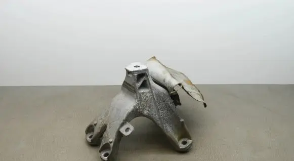 Audi A4 S4 B8 8K Engine mounting bracket 8K0199308BE