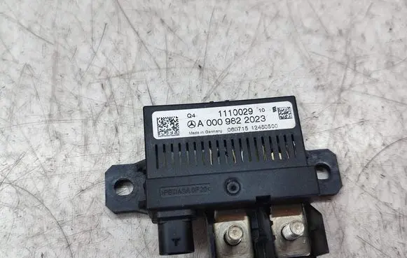 Mercedes-Benz CLA C117 X117 W117 Charging relay A0009822023