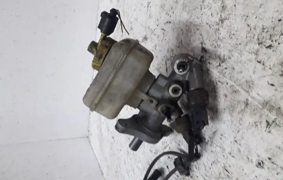 Volkswagen New Beetle Master brake cylinder 9G208