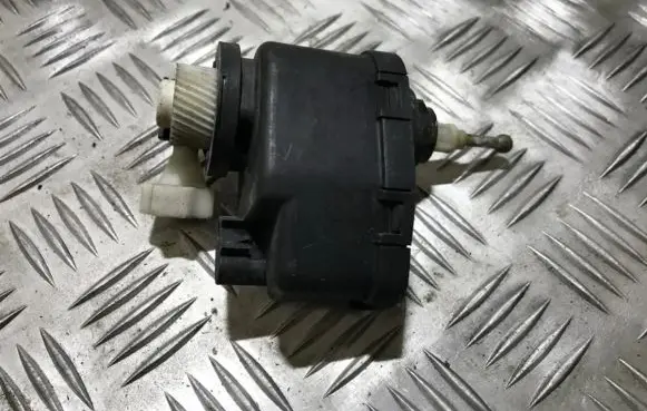 Headlight level adjustment motor