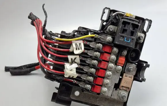 Tesla Model S Fuse module 101327200E