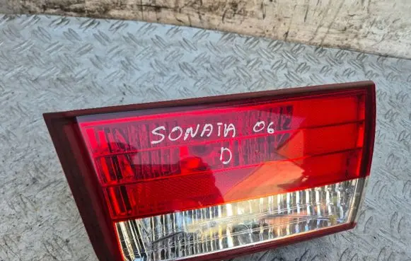 Hyundai Sonata Tailgate rear/tail lights 924043K0